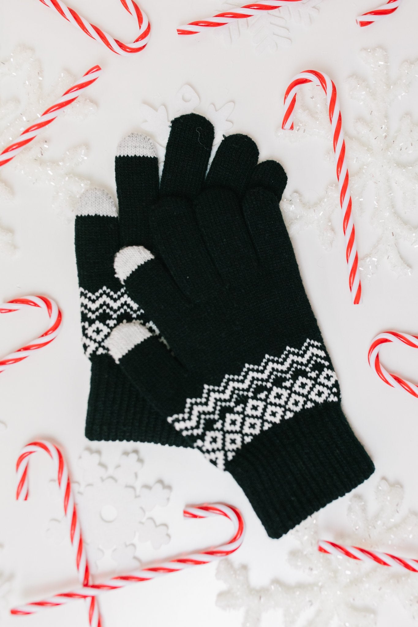 Scandinavian Simplicity Gloves in Black