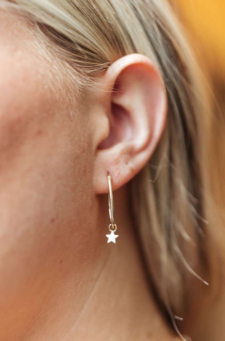 Tiny Star Oval Huggies in Gold