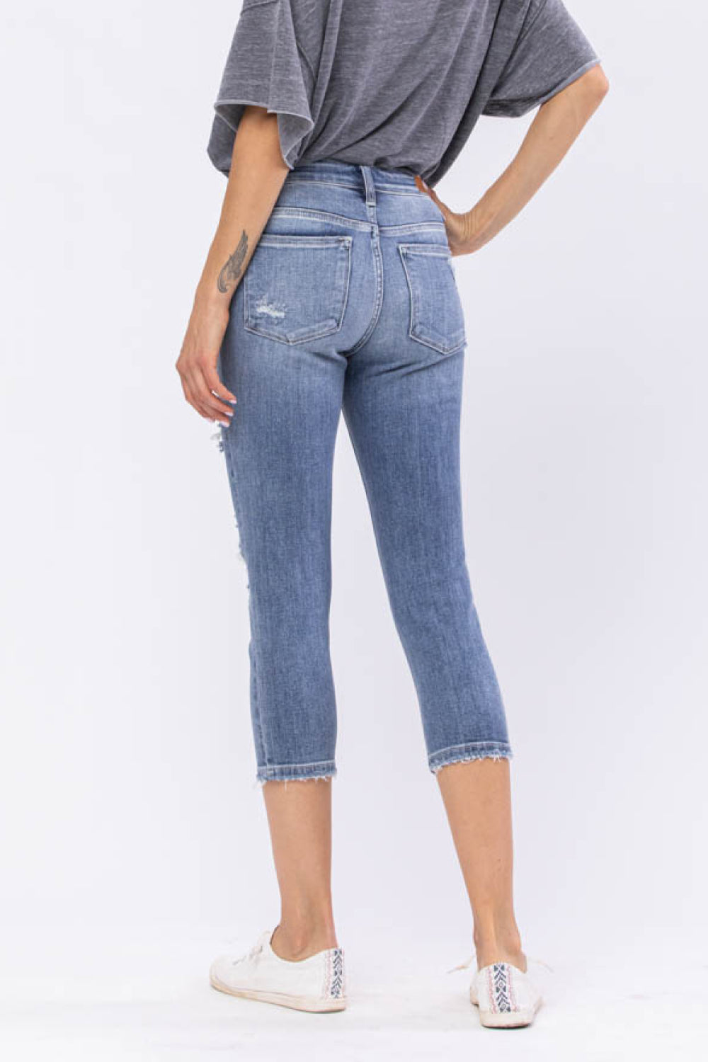 Judy Blue Wren Full Size Distressed Mid-Rise Denim Capri