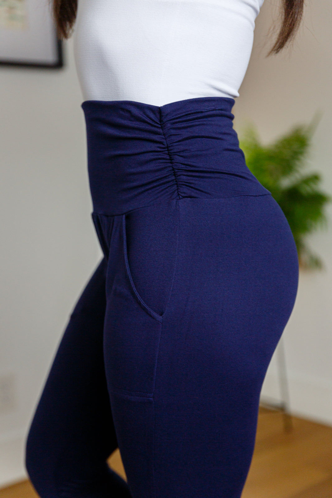 PREORDER: Haley Ruched Waist Legging in Navy