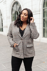 Feminine Boyfriend Blazer in Plaid