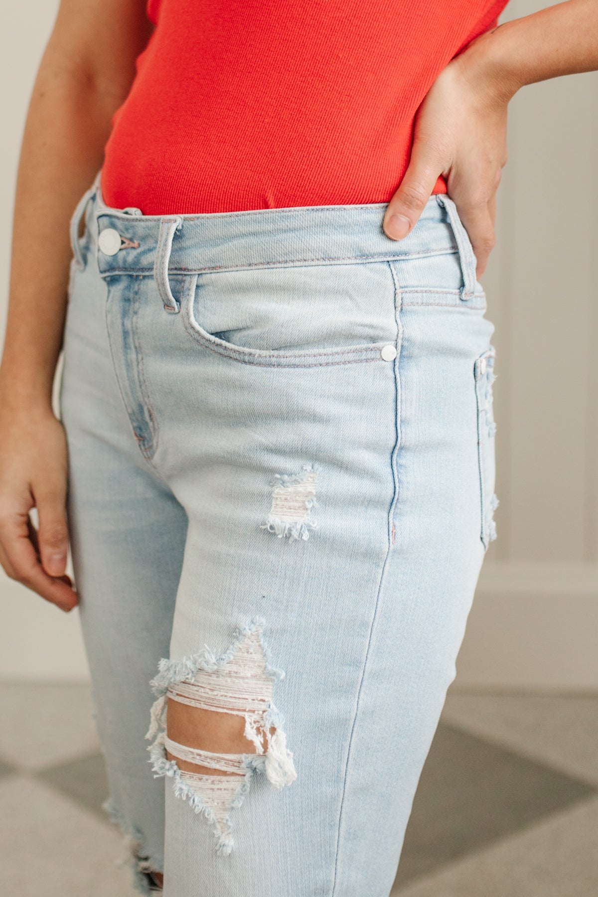 Super Light Destroyed Boyfriend Jeans