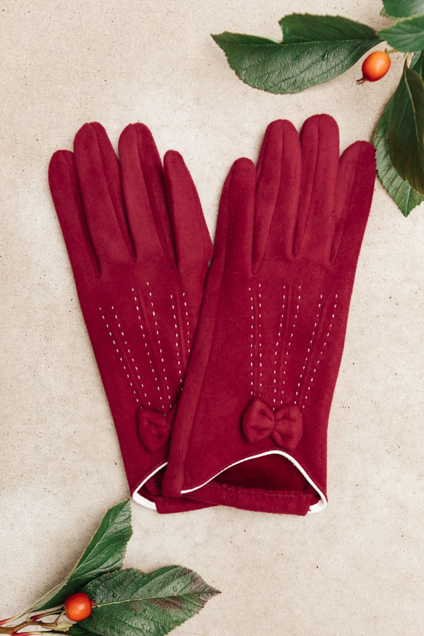 It's A Wonderful Life Gloves in Burgundy