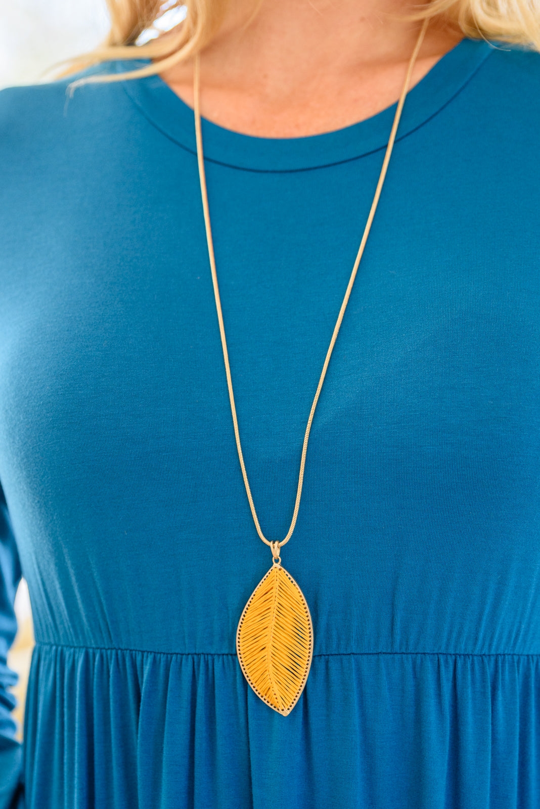 Phoebe Thread Leaf Pendant