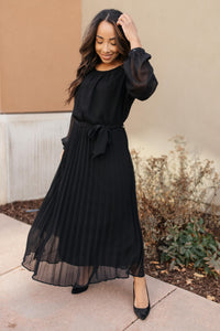 Simple And Pleated Dress in Black