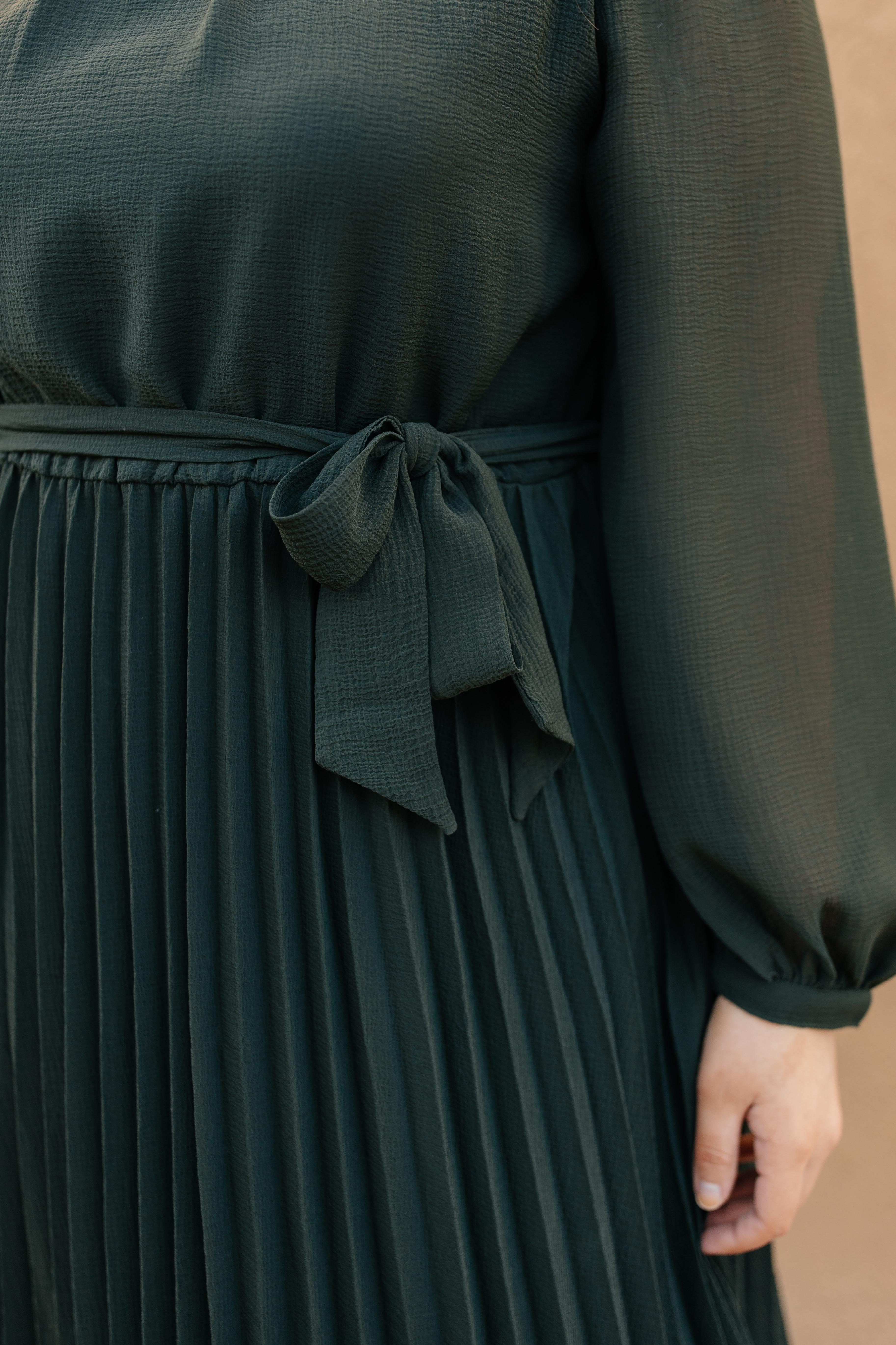 Simple And Pleated Dress in Eden