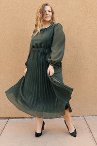 Simple And Pleated Dress in Eden