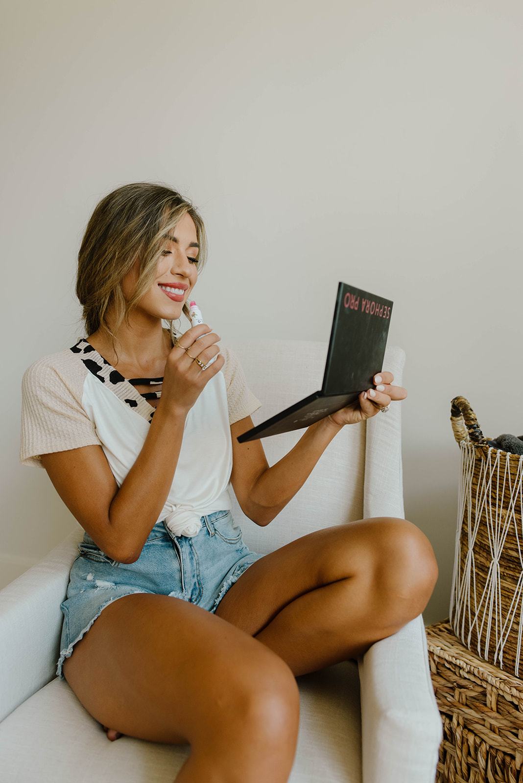 Strappy & Spotty V Top In Taupe